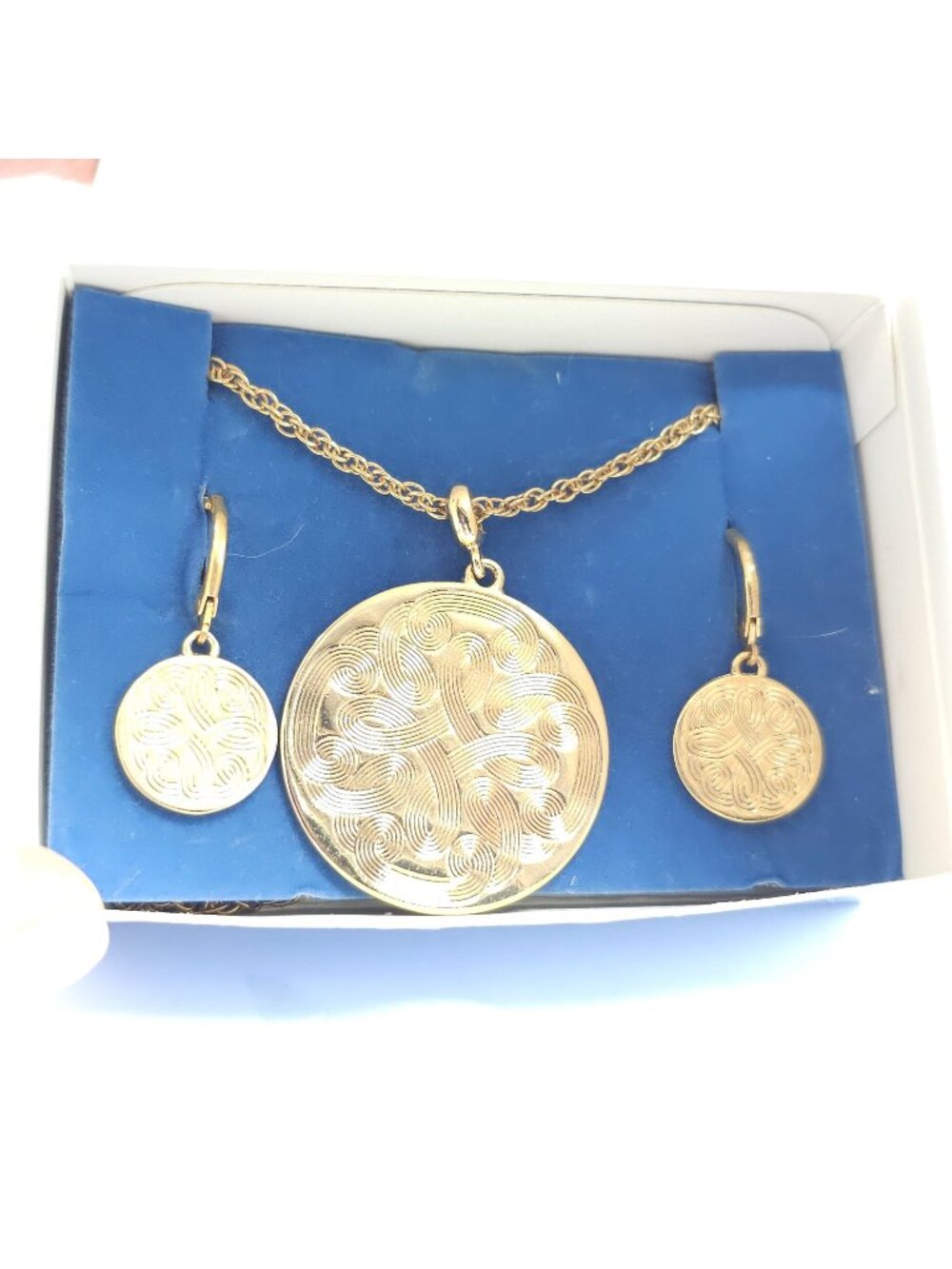 Avon Goldtone Medallion Necklace Earring Gift Set New In Box 2007 Nina Ricci